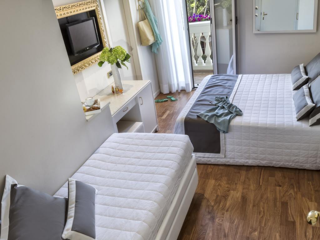 Novecento Suite Hotel Riccione Exterior photo