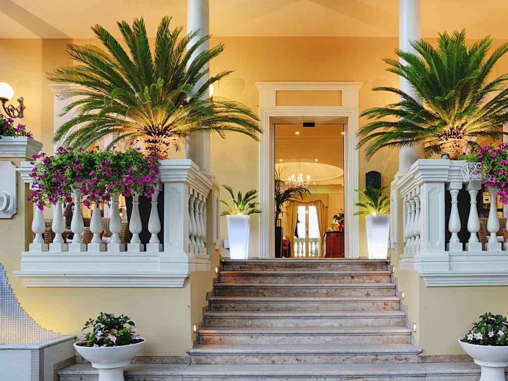 Novecento Suite Hotel Riccione Exterior photo