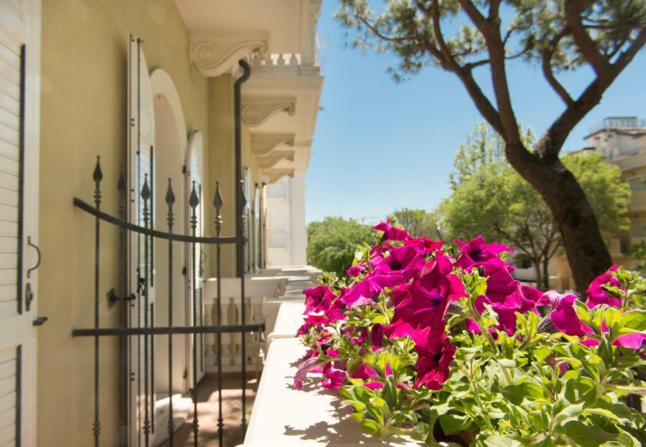Novecento Suite Hotel Riccione Exterior photo