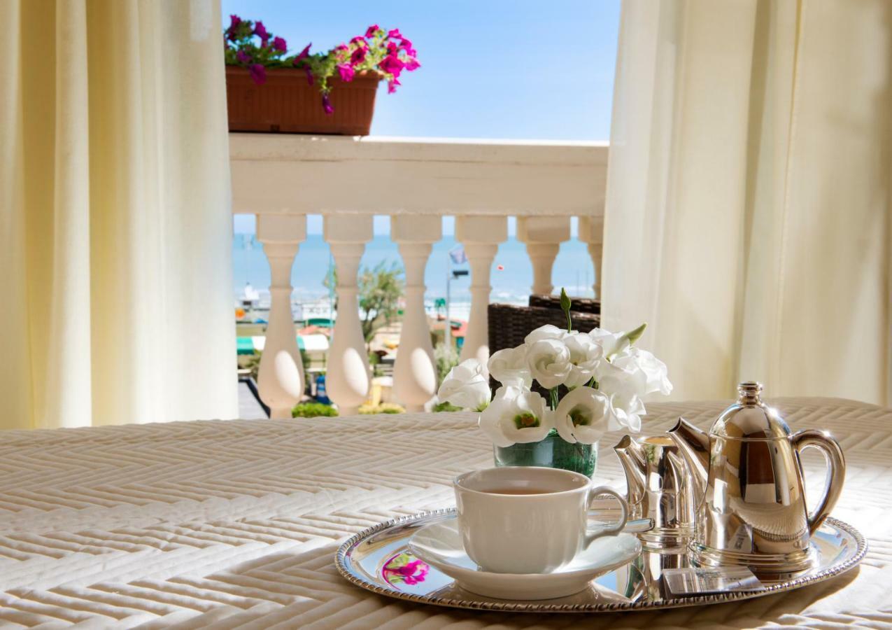 Novecento Suite Hotel Riccione Exterior photo